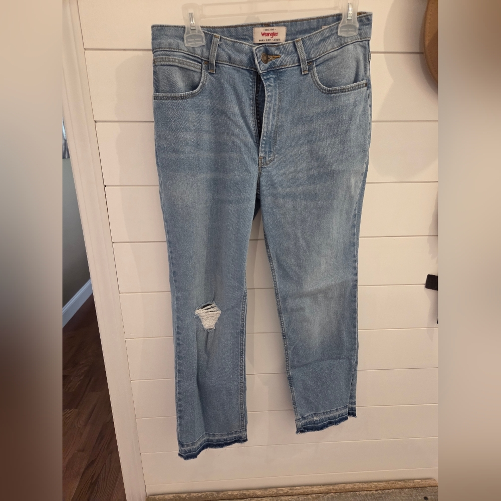 Wrangler Women's Cropped Jeans in Light Blue